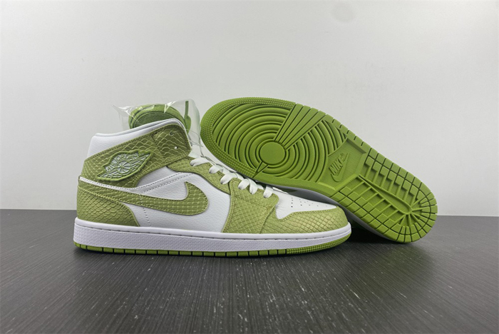 AIR JORDAN 1 MID SE DV2959-113