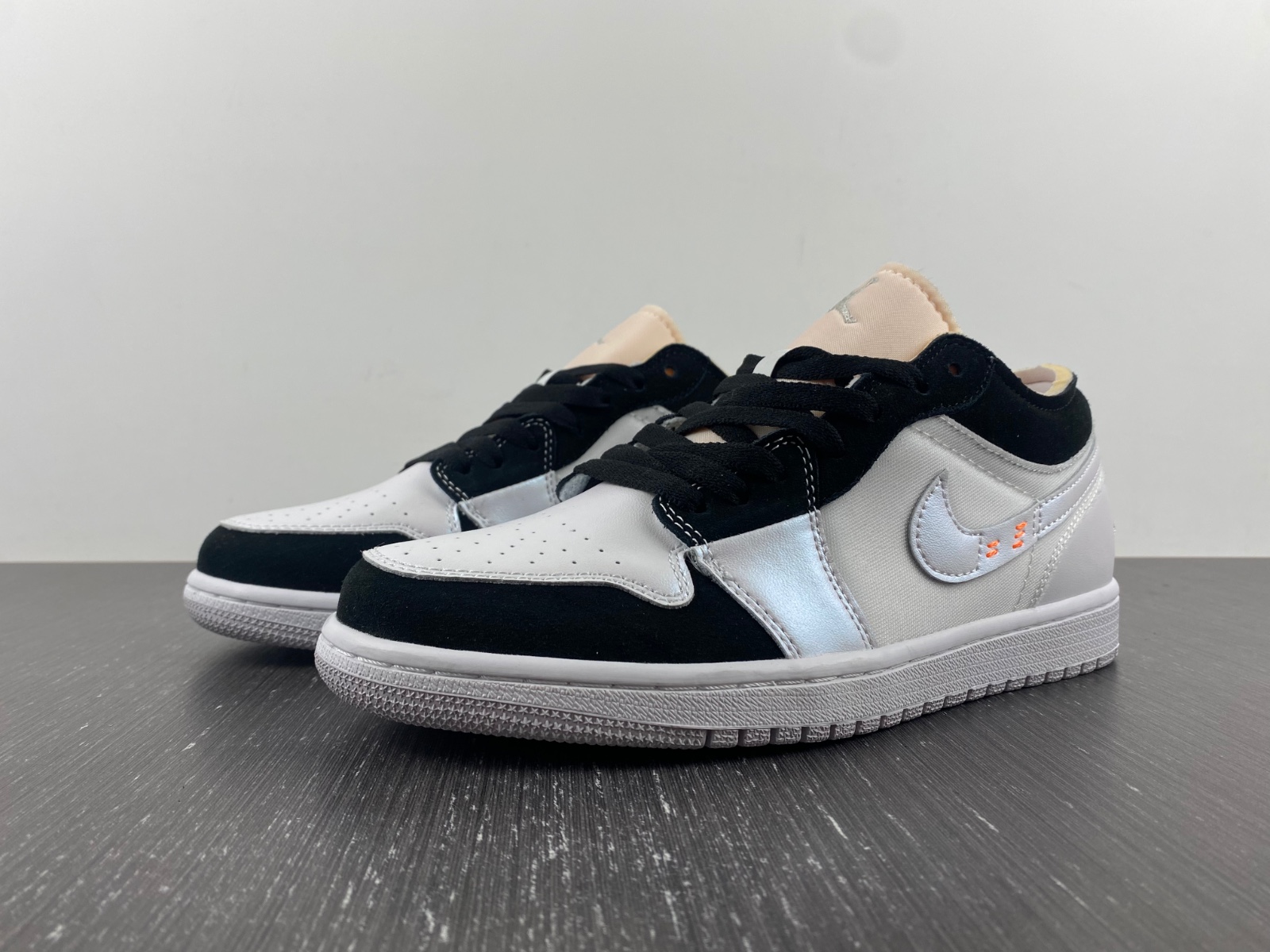AIR JORDAN 1 LOWR White Black DR8867-400