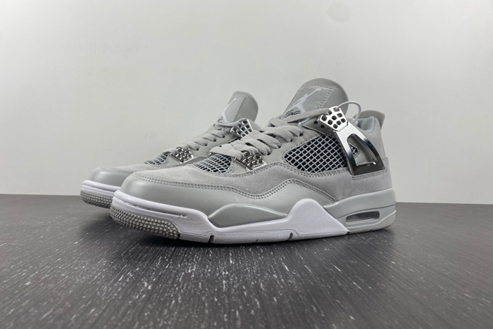 Air Jordan 4 WMNS “Frozen Moments” AQ9129-001