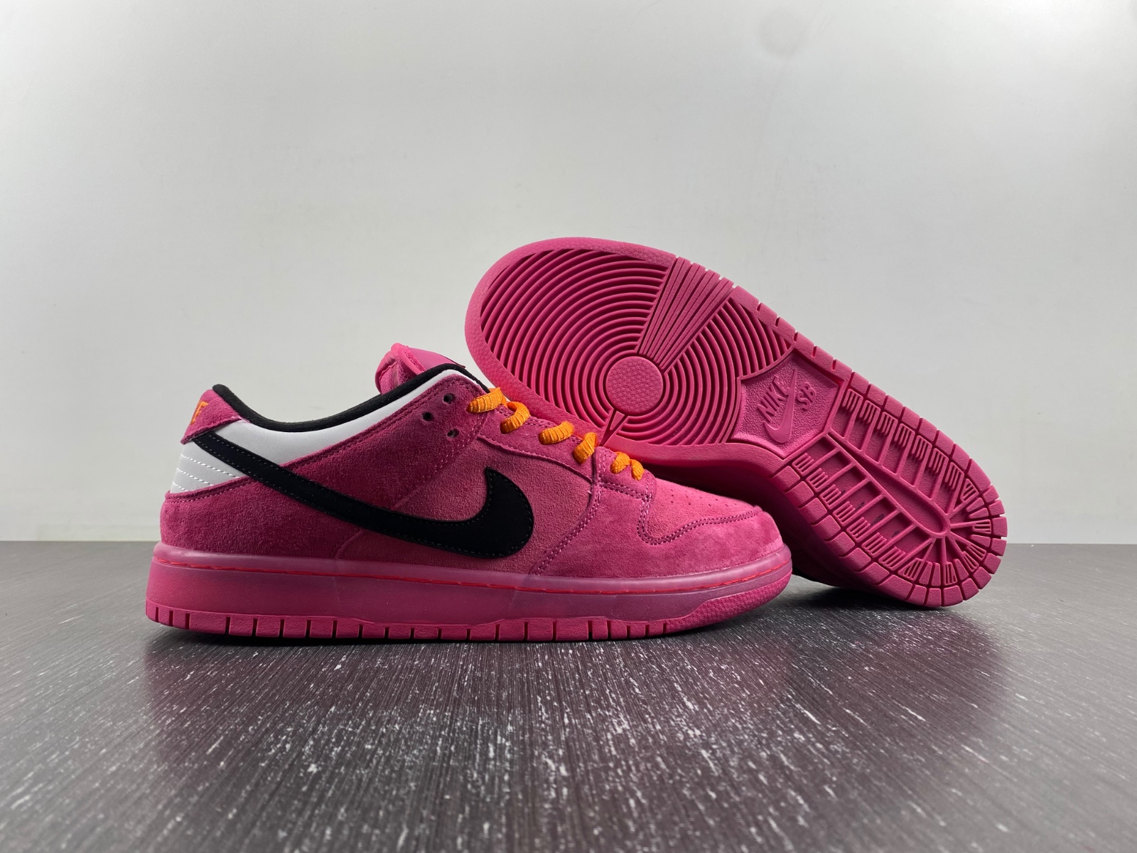 The Powerpuff Girls x Nike SB Dunk Low “Buttercup”  FZ8319-600