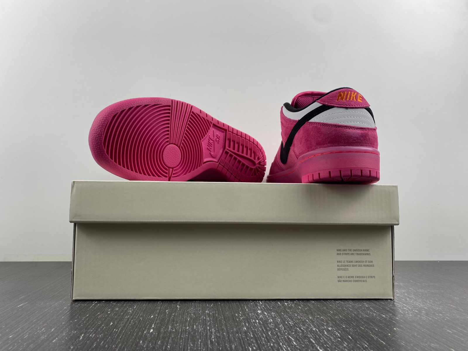 The Powerpuff Girls x Nike SB Dunk Low “Buttercup”  FZ8319-600