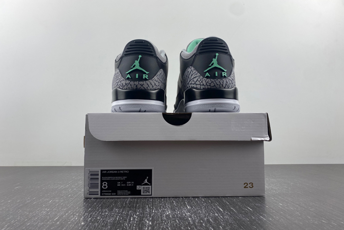 Air Jordan 3 “Green Glow”  CT8532-031